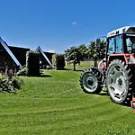 Hotelhuisje #d * Warmenhuizen
