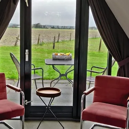 Hotelhuisje #d * Warmenhuizen