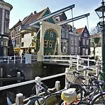 Hotelhuisje #d * Warmenhuizen